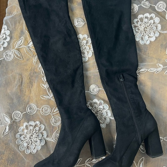 Zara Basic Collection, knee-high faux suede boots. - Picture 7 of 13